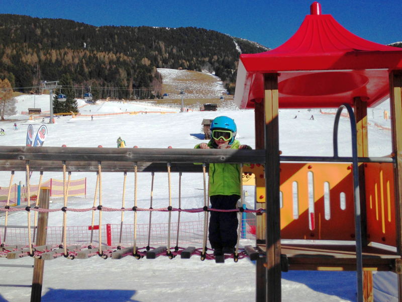 Wann lernen Kinder Skifahren?